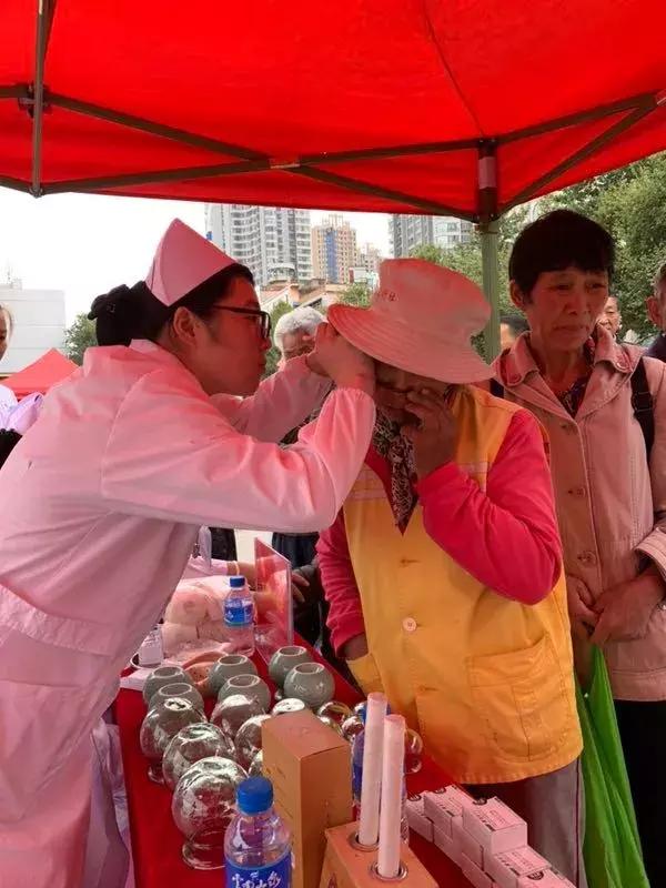 曲靖市中医医院皮肤科“5.25爱肤日”主题宣传活动纪实