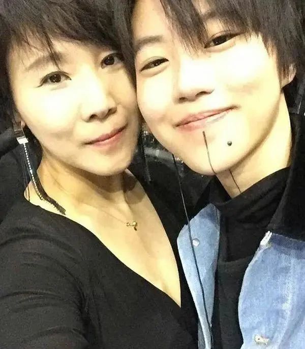 窦唯王菲窦靖童一家会同台演唱吗,窦靖童小时候像窦唯