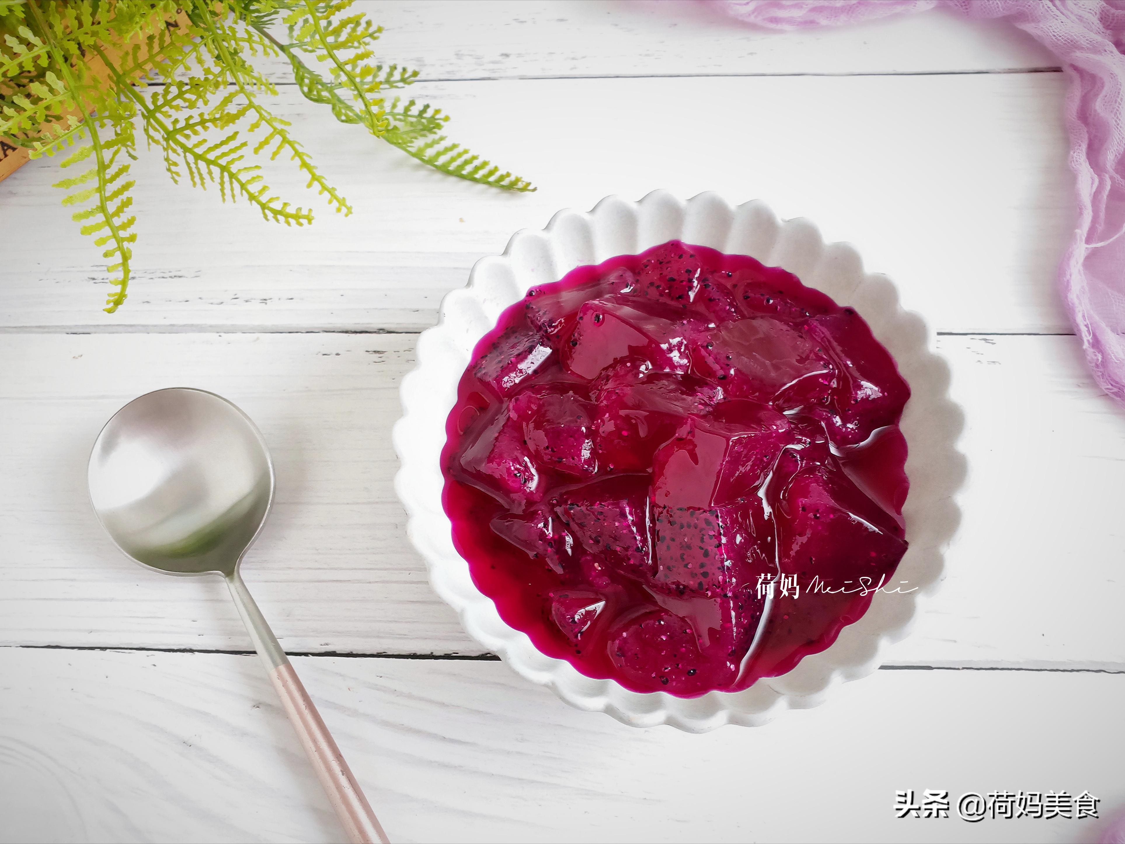 自己学会做的水果冰粉,自制水果冰粉冰冰凉凉颜色超漂亮