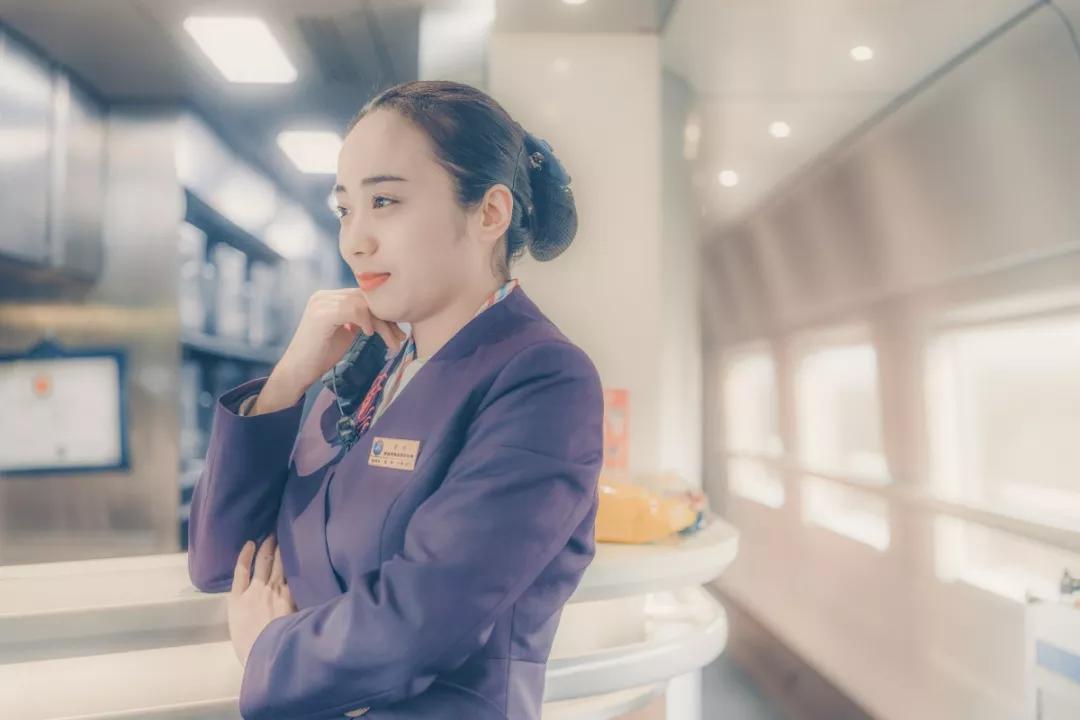 高铁餐服长是干嘛的,高铁餐服有哪些
