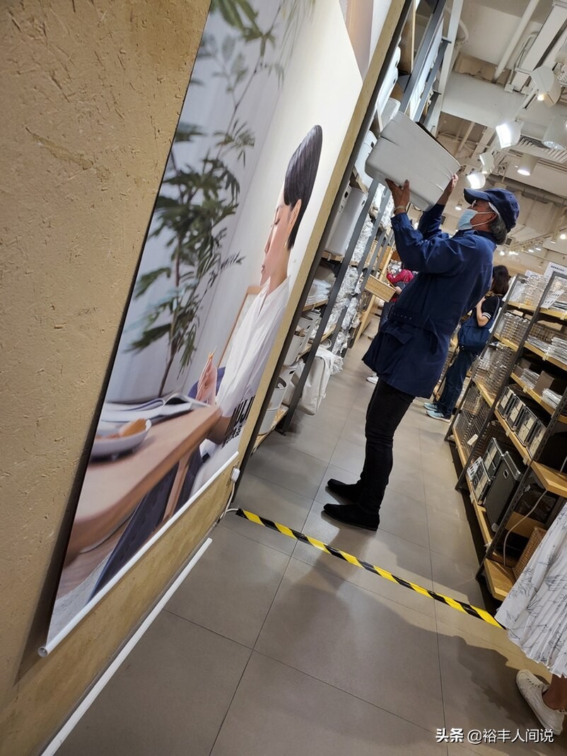 霍震霆独自一人逛超市,霍震霆出门为什么不带保镖