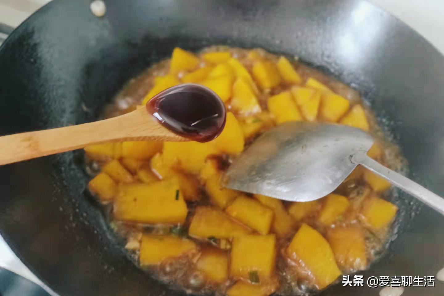 秋季，少吃土豆多吃它，买来去皮切块，锅中一炒，软糯喷香真馋人