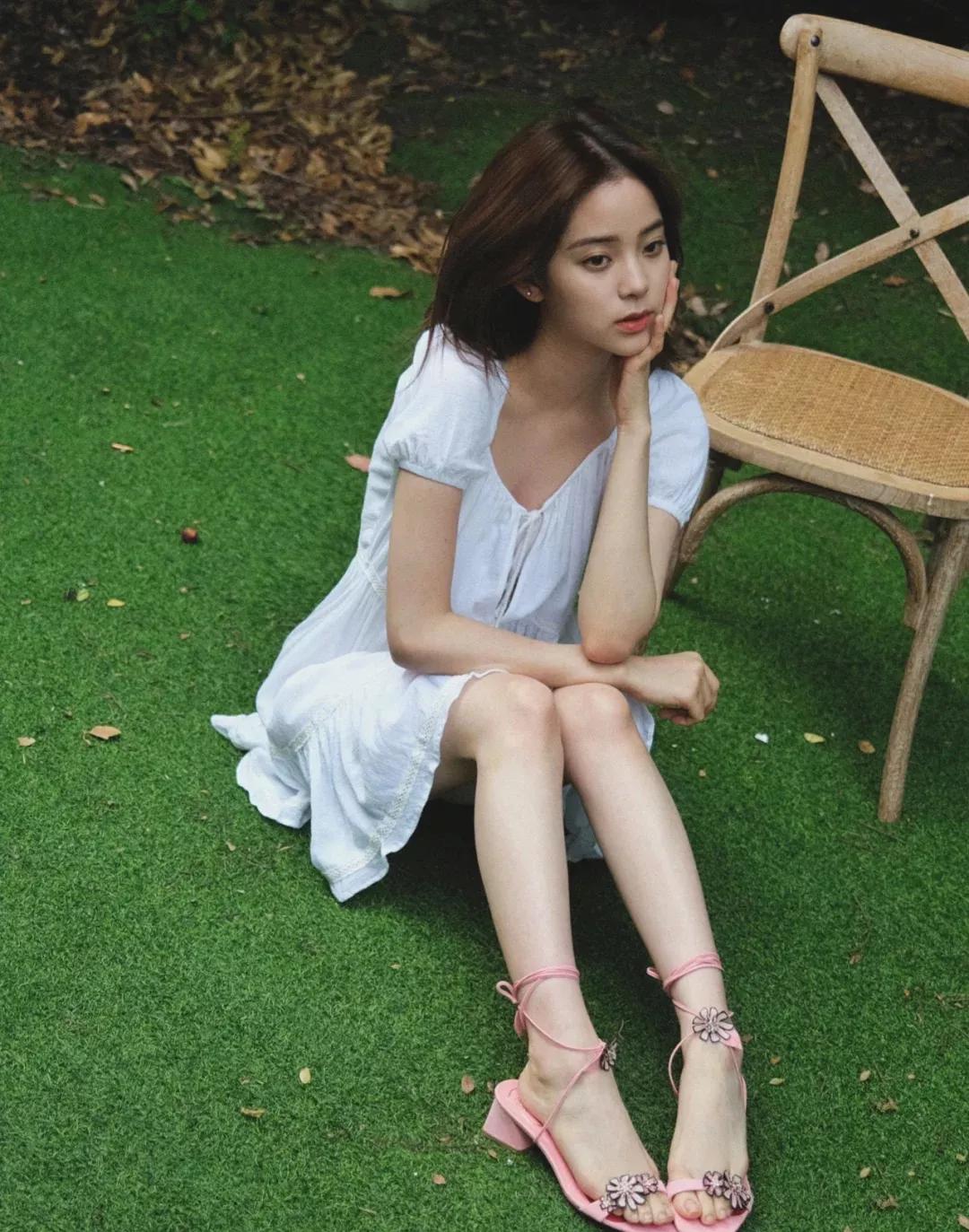 今夏最值得入手的4双网红凉鞋,圆头高跟凉鞋今夏最洋气