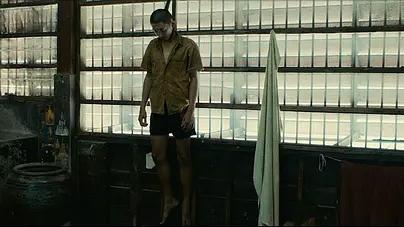 英国白人被关泰国监狱，干翻狱警潇洒越狱，结局却把我治愈的电影