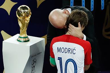 鍏嬬綏鍦颁簹浼犲涓満鍗㈠崱鑾痉閲屽,涓満鑺傚澶у笀鑾痉閲屽