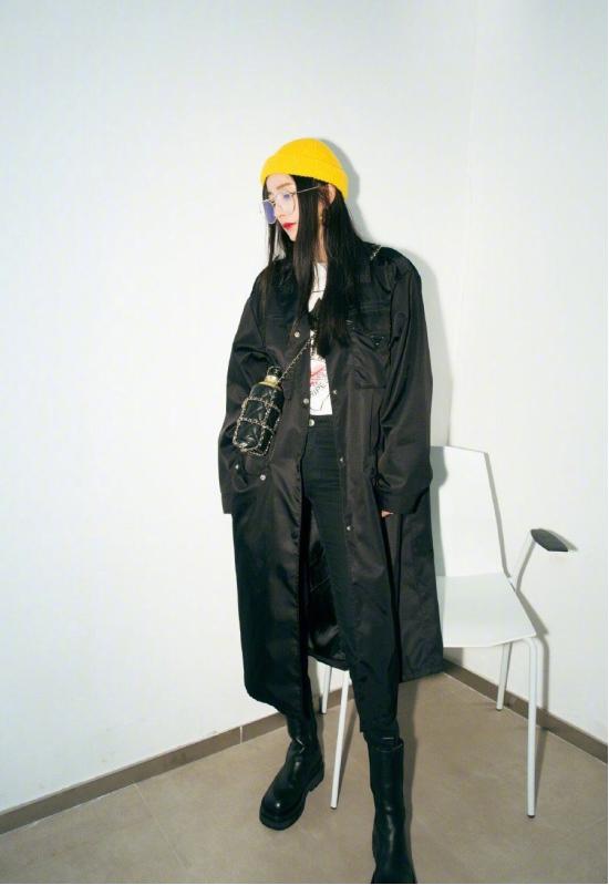 风衣搭配什么衣服好看30几岁,短款风衣男怎么搭配最时髦