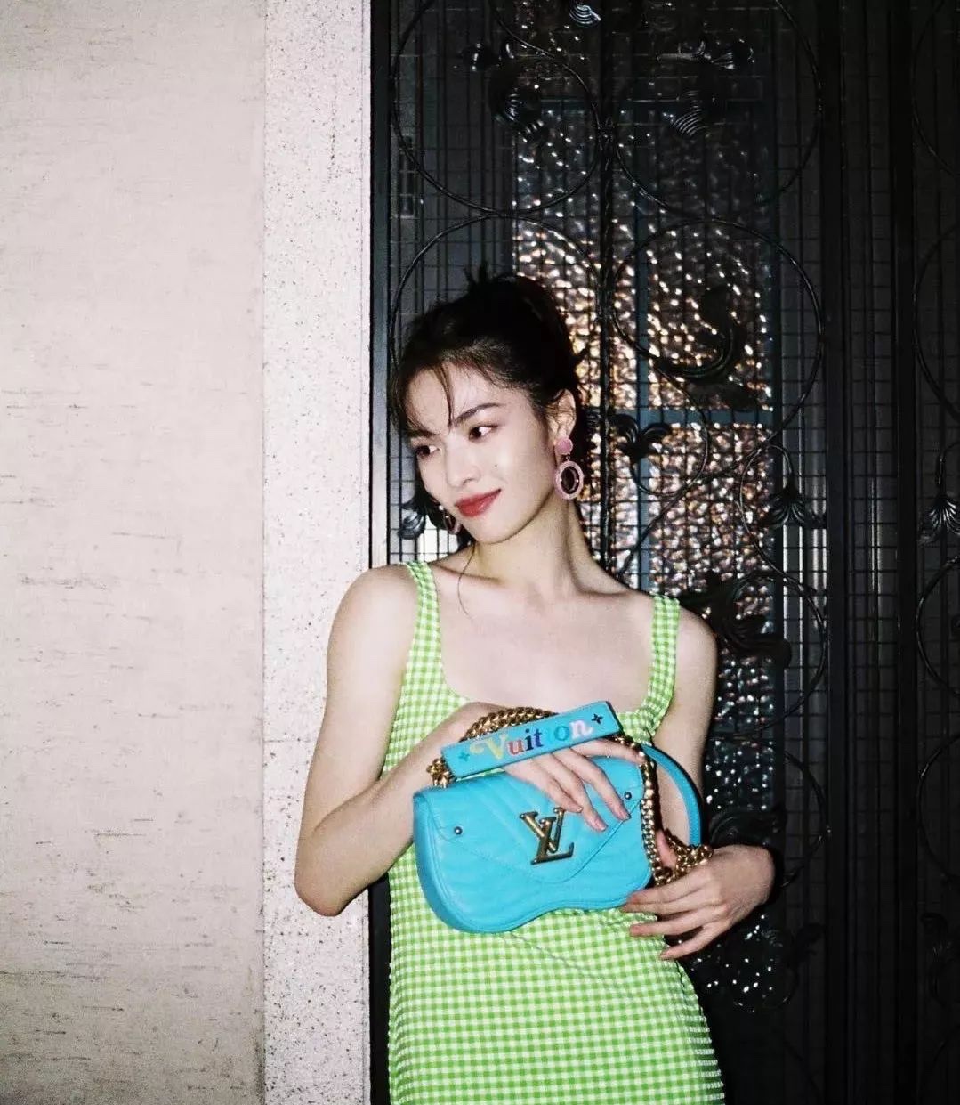 泫雅夏日必备,泫雅牛油果绿色毛衣