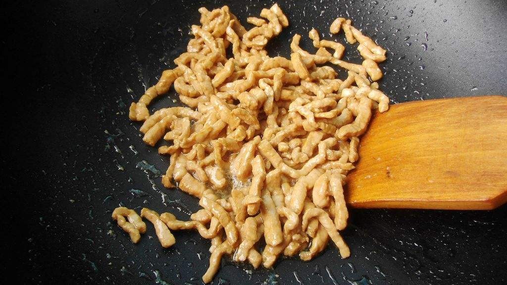 炒肉丝的时候又老又柴怎么办？