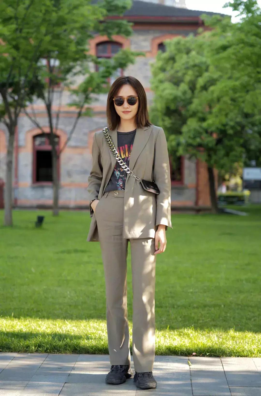 别再穿烂大街的小白鞋了,别再穿小白鞋了今年最火的六双鞋