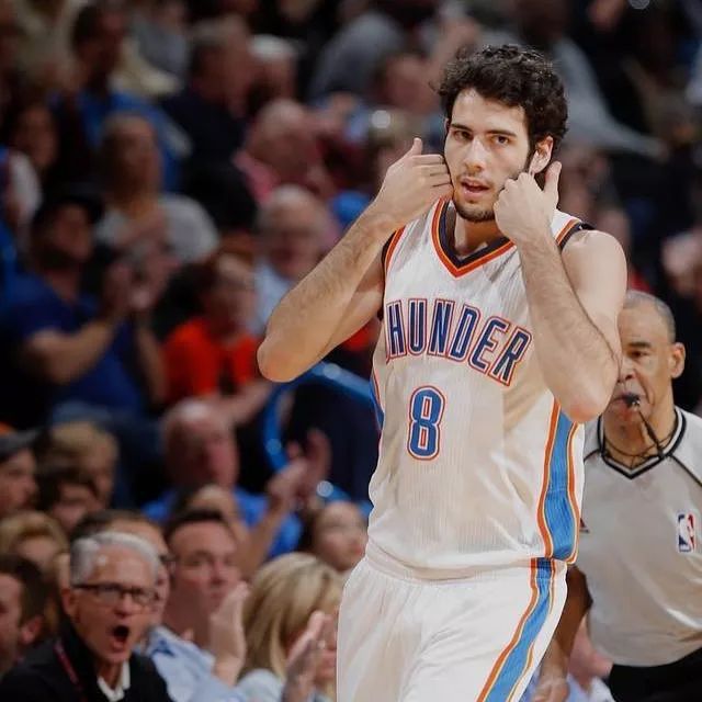 打起来了！牛雷大战爆发4人激烈冲突！一吹4个T几万美金又没了