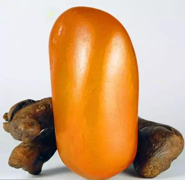 见惯了宝玉石，它的原石长啥样？有些毫不起眼，捡到千万别丢……