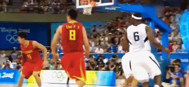 中国男篮和中国男足携手并肩,中国男篮和中国男足谁会走出困境