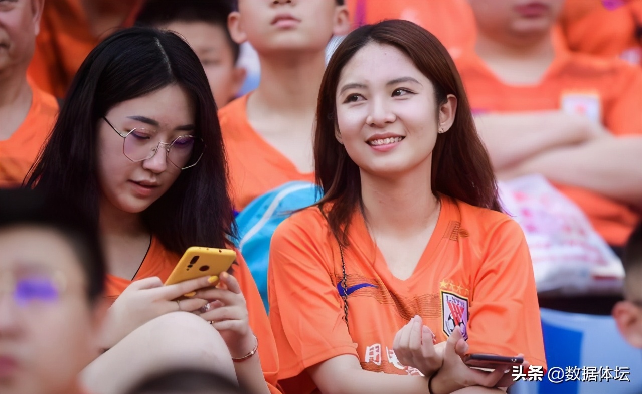 谁是那颗最亮的星——中超美女球迷盘点（上）