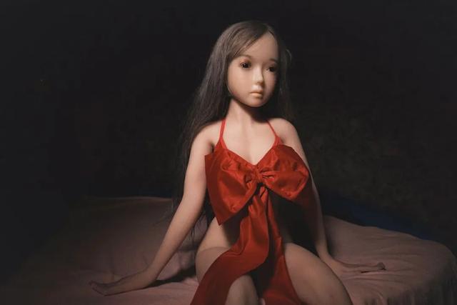 中国第一个硅胶娃娃体验馆，开在工厂区