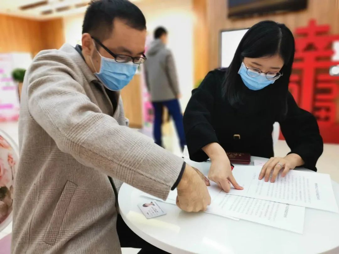 “戴口罩的你，是我最美新娘！”今日临沂婚姻登记恢复，现场太甜