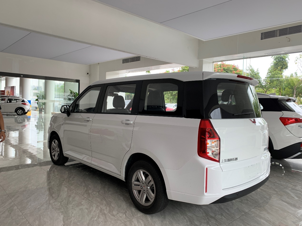 新款五菱宏光plus参数和价格8座,五菱宏光plus致富版