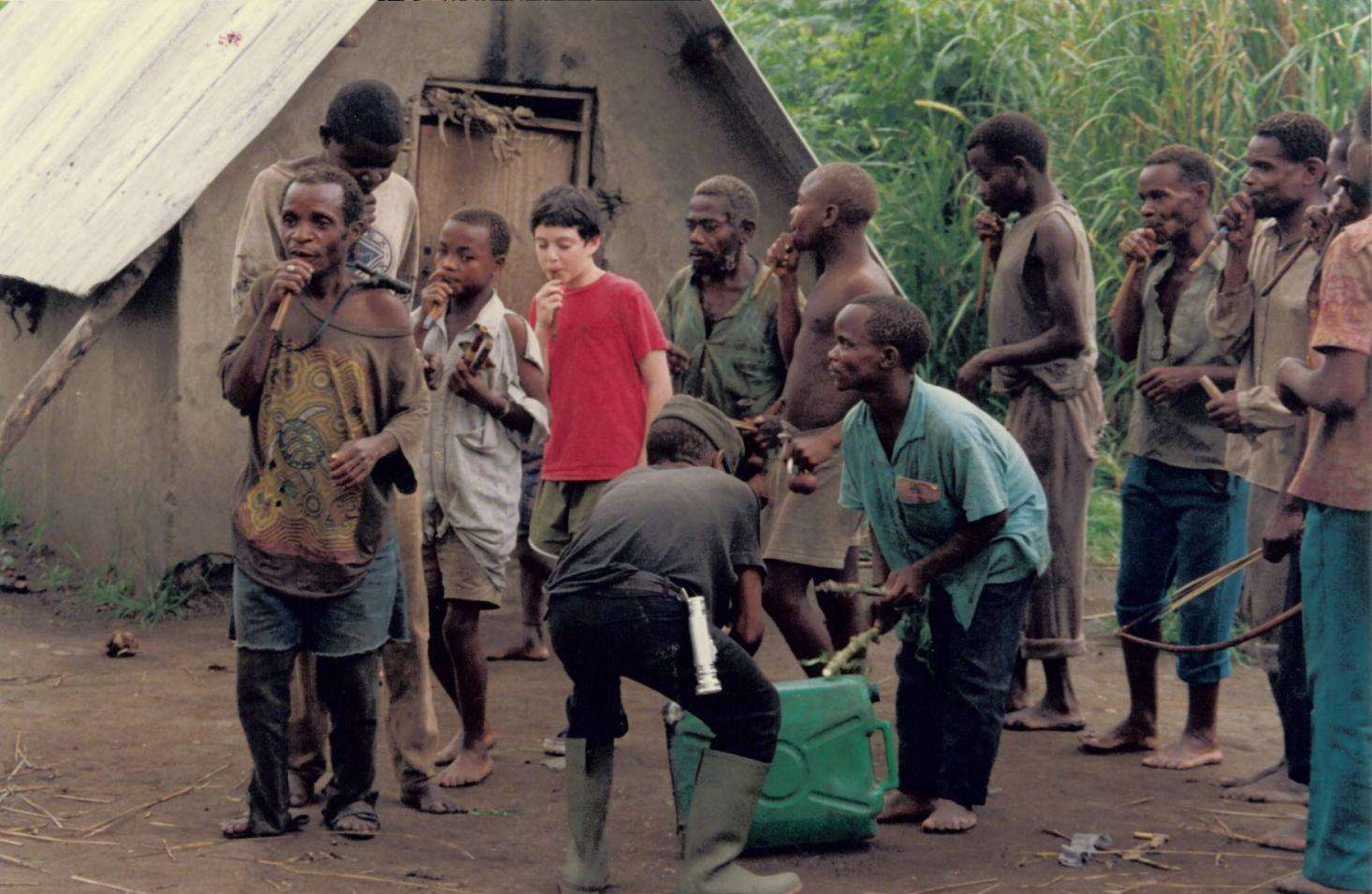 被称为“小人族”的非洲俾格米人，为什么10岁就能结婚生子