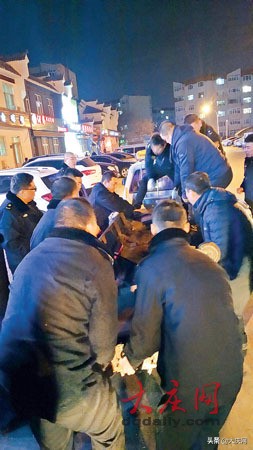 突击整治！东风新村城管办查处11个烧烤摊点