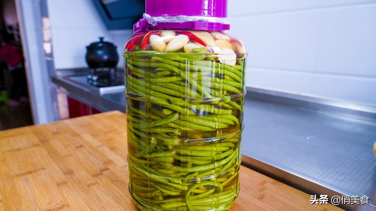 酸豆角怎么腌制才会又脆又好吃,酸豆角的简单快速腌制方法