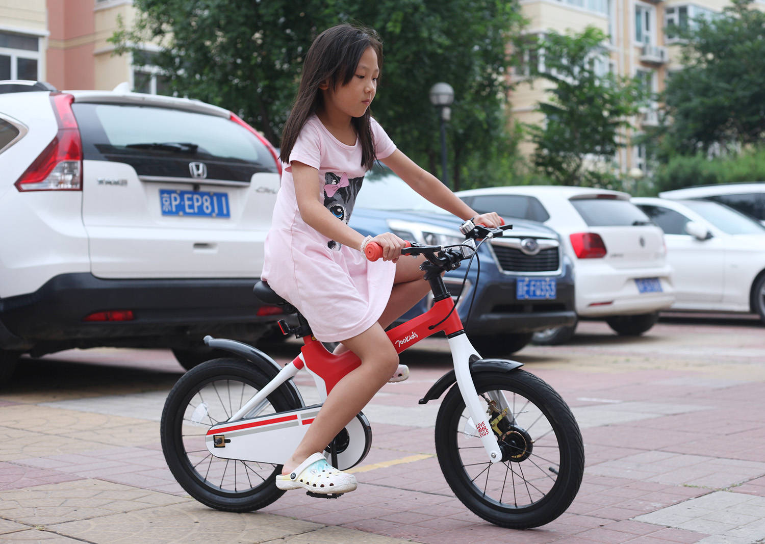 柒小佰自行车测评,六岁初学者自行车
