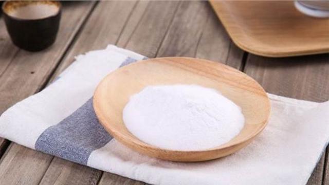 小苏打抹在脚上有什么作用,小苏打怎么去除脚上的茧子