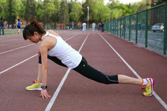 走路能减肚子的肉吗,跑步能减肚子的肉吗健身操
