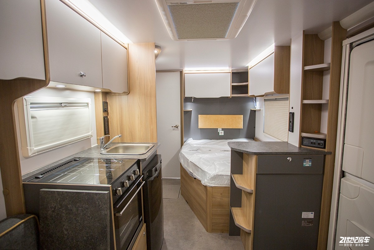 英国百丽d4,发现4拖挂式房车