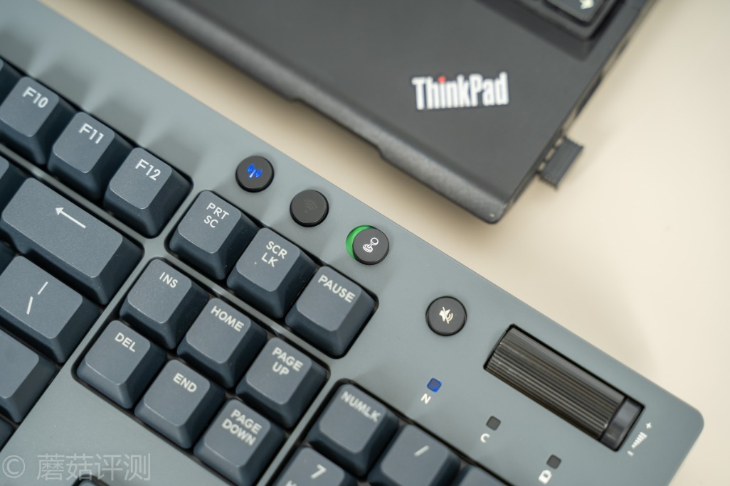 做工细腻手感超好,曜越g821多模电竞机械键盘