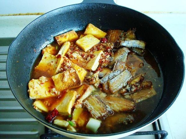 带鱼怎么炖好吃不腥气,带鱼炖多久才能好吃