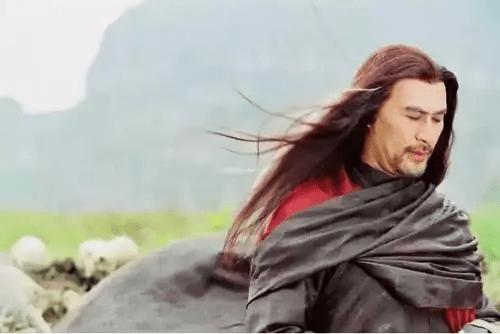 他被誉为“风月片”教父,拦截训练中的女兵,直言:我们结婚吧