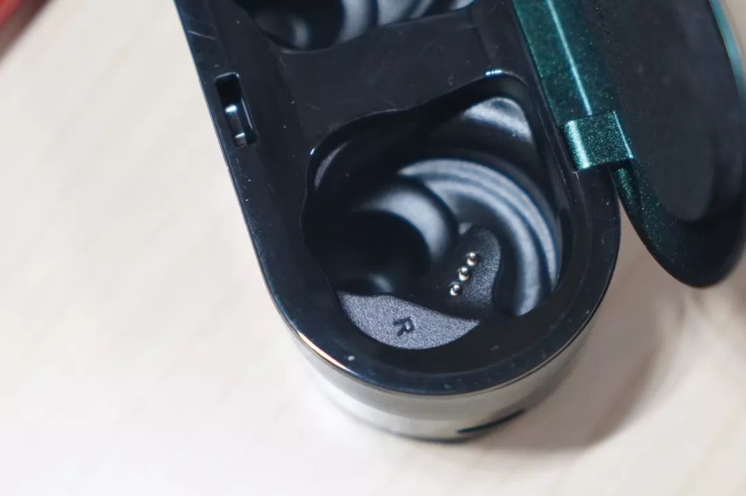 真无线头戴式耳机,骷髅头真无线耳机