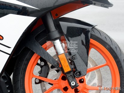 推荐车的长腿小姐姐,新手骑仿赛摩托车推荐