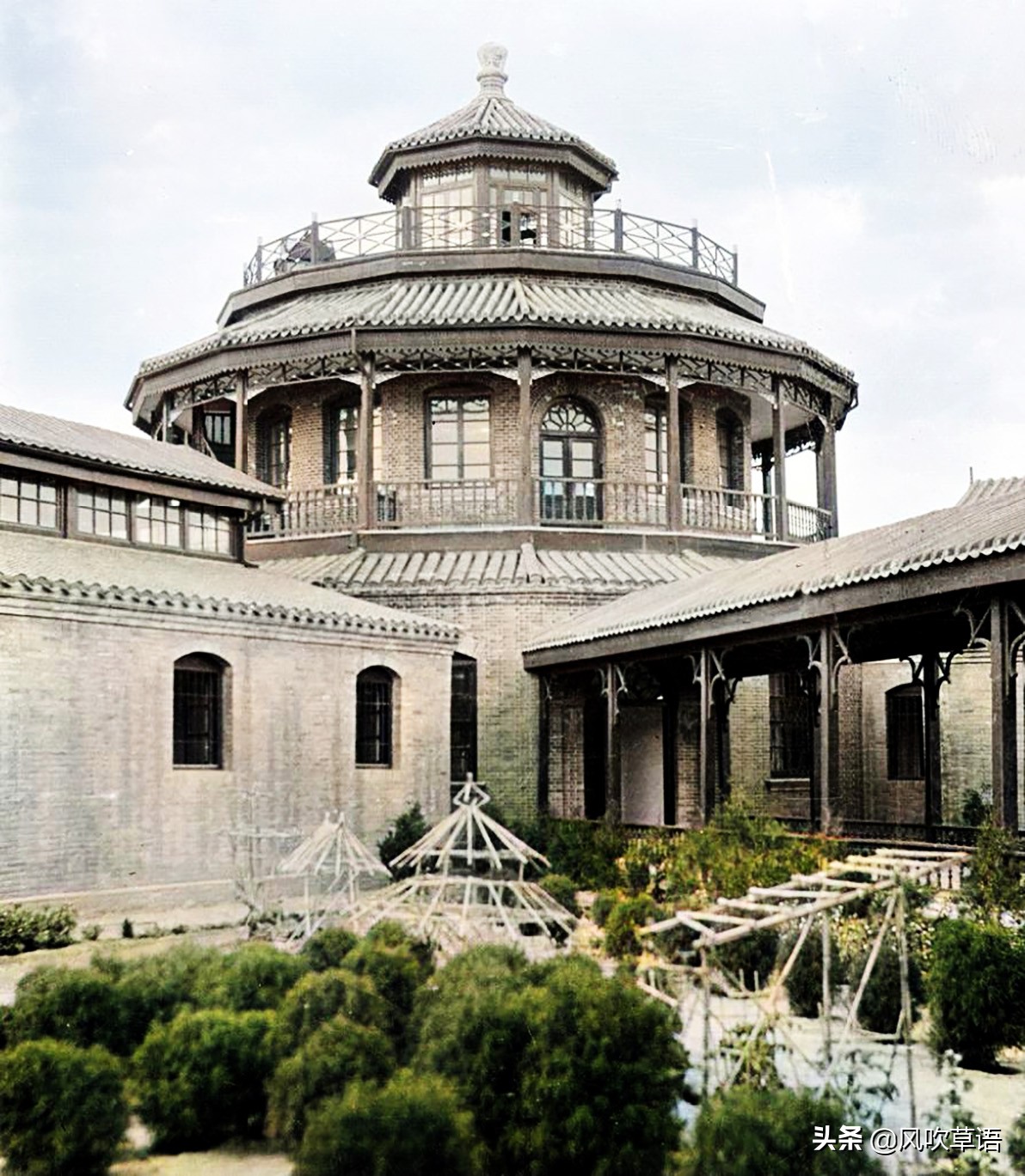 1919年的北京监狱，绞刑架阴森恐怖，囚犯并非面目狰狞