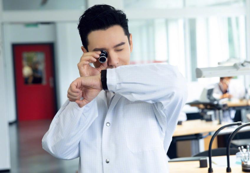 上了年纪发际线,黄晓明额头