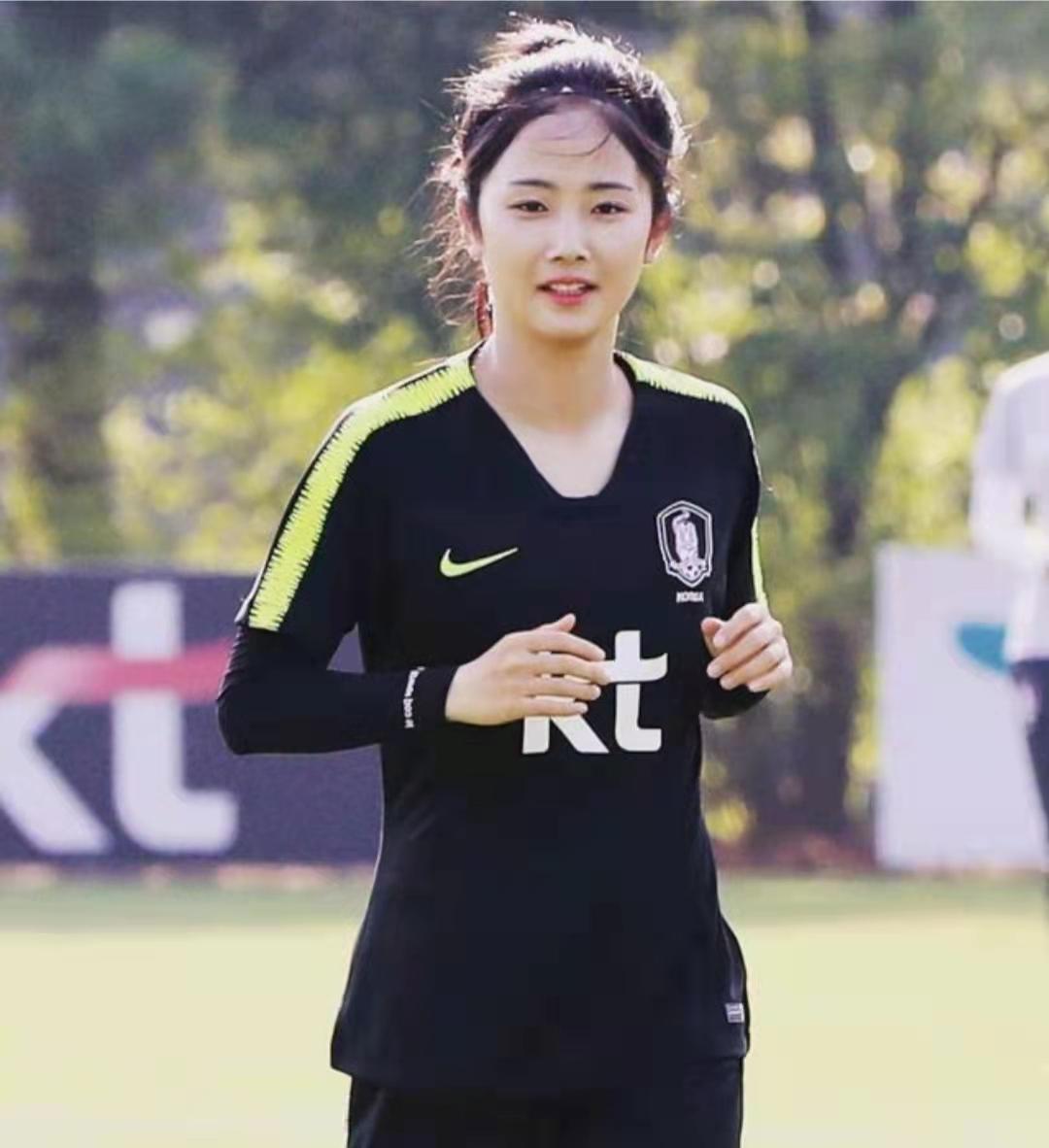 赵丽娜和李玟娥谁更漂亮,韩女足颜值担当李玟娥个人集锦