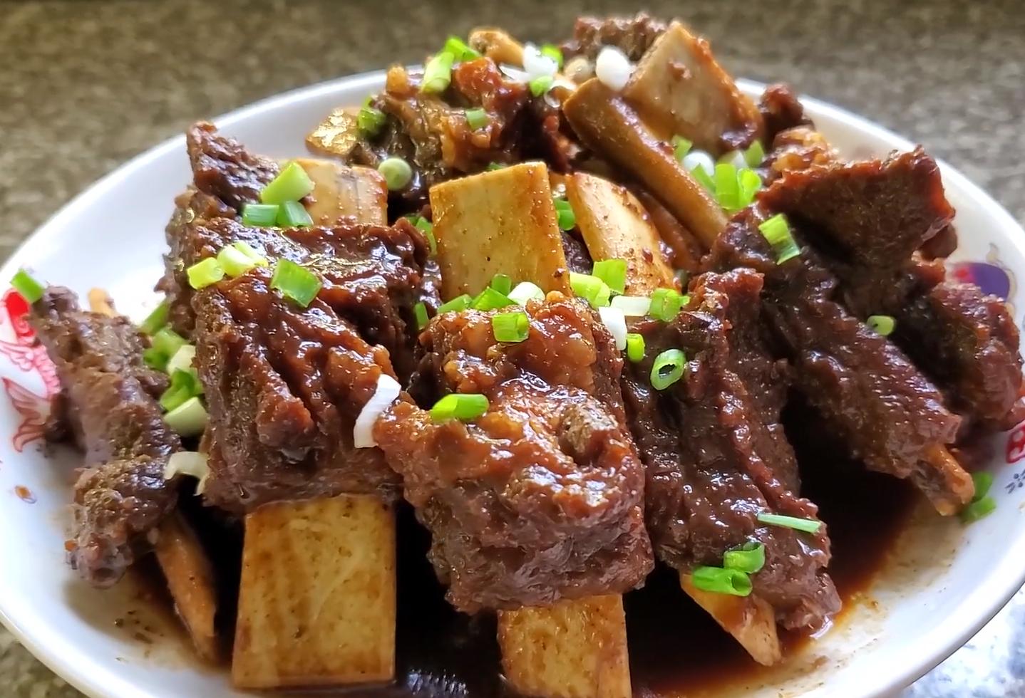 爱吃排骨要收藏,炖牛排骨的做法最正宗的做法窍门