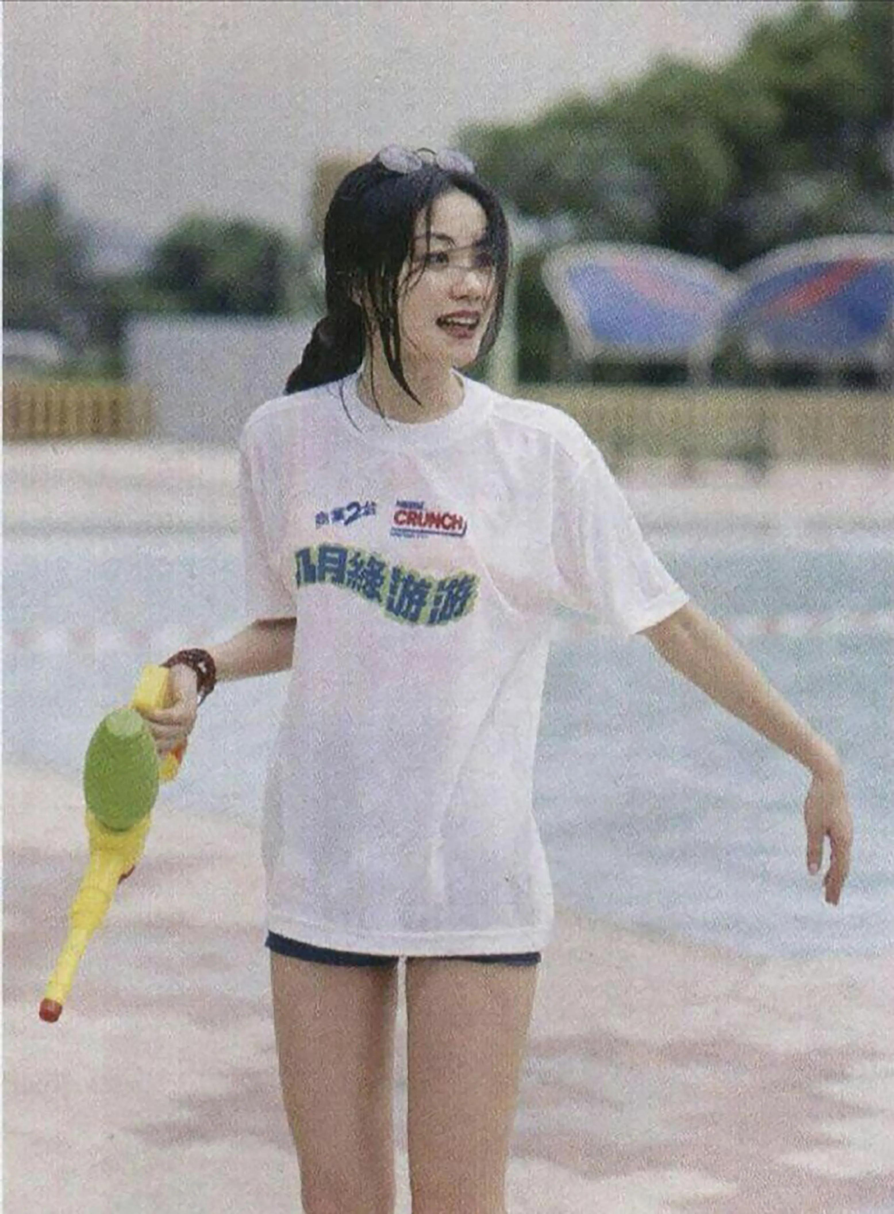 无法重拍的瞬间,梅艳芳周润发张国荣同台颁奖