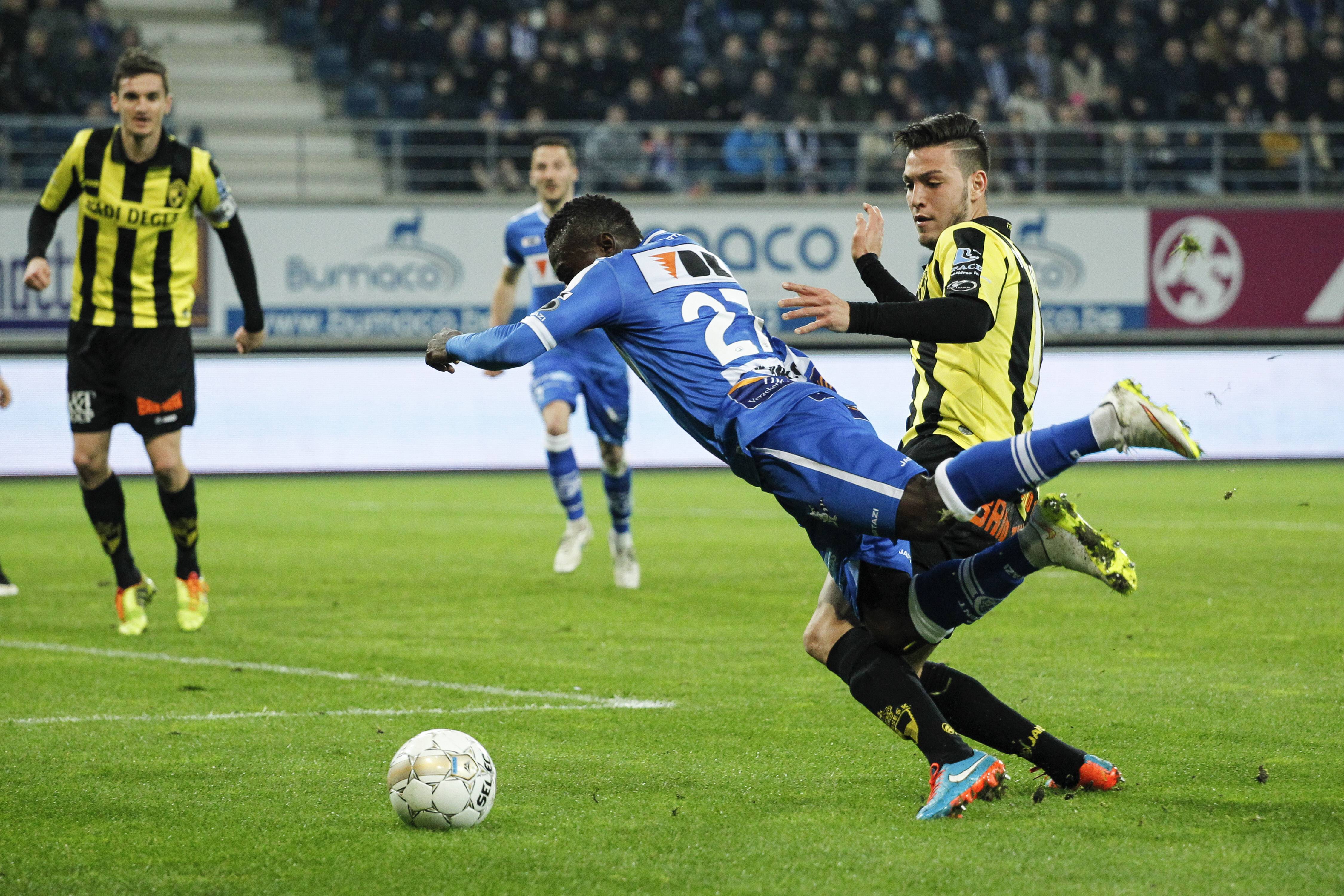 光着脚丫踢足球,光着脚丫子踢足球