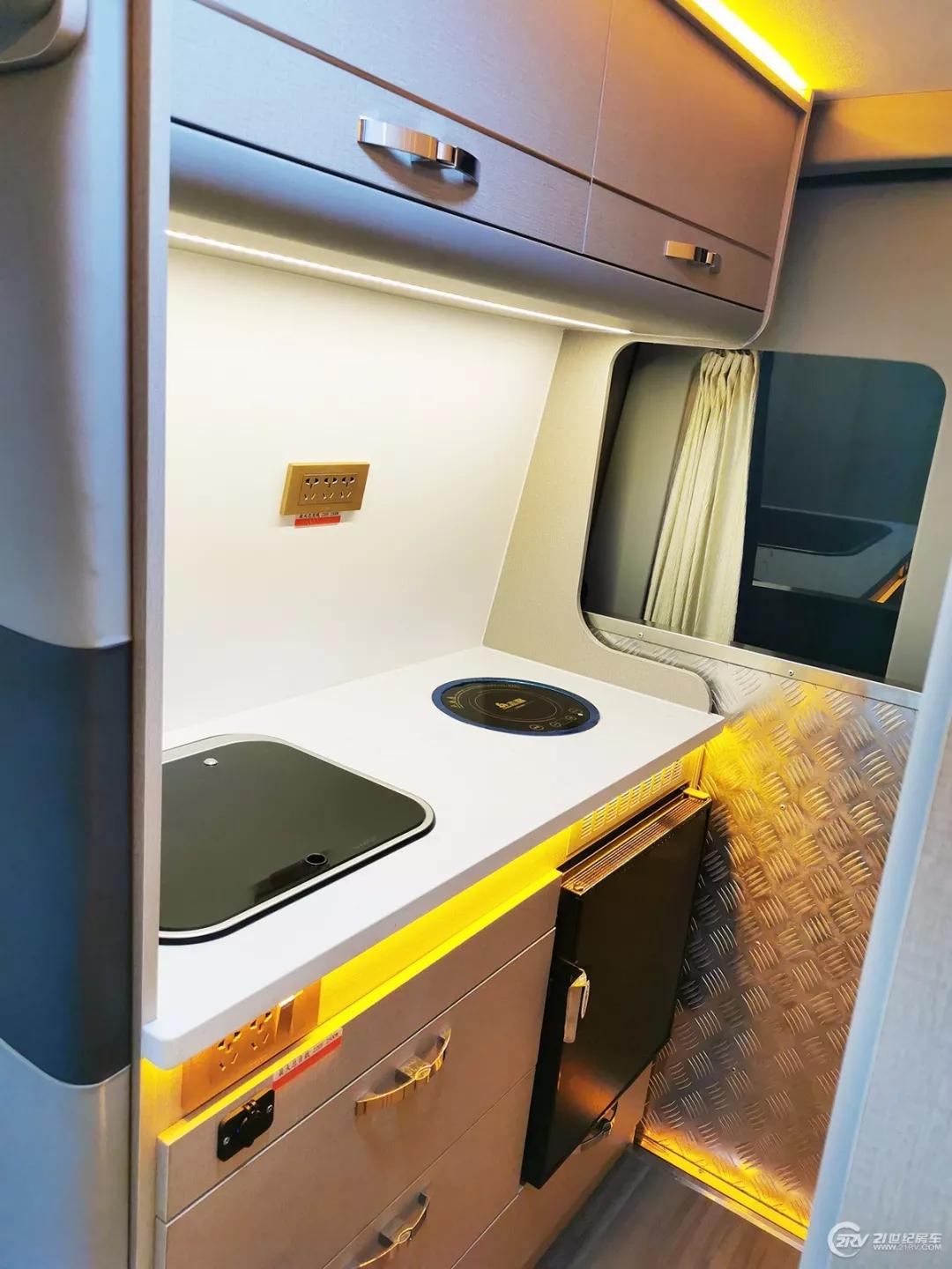 21款上汽大通原厂v80b型房车,六座六卧大通v80长轴高顶b型房车