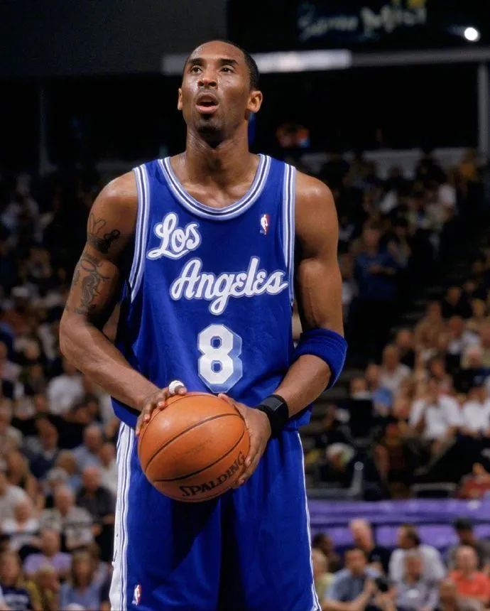 湖人队史17次冠军之旅,湖人球衣换了吗