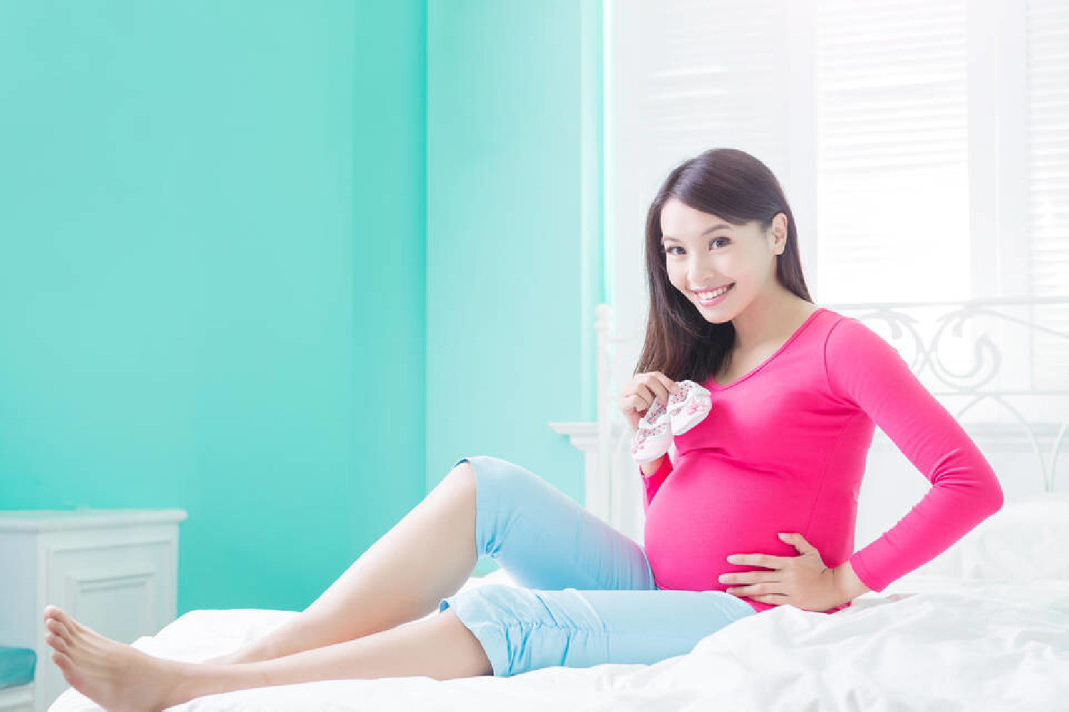 孕吐是因为在长胎盘吗,孕吐吐到生小孩会偏小