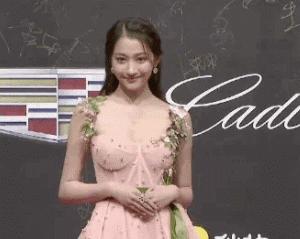 明星红毯假摔事件,明星红毯假摔倒抢镜