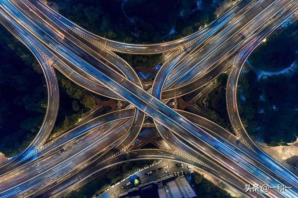 越级推荐年底选车这三款值得入手,高颜值之选三款平民性能轿车推荐