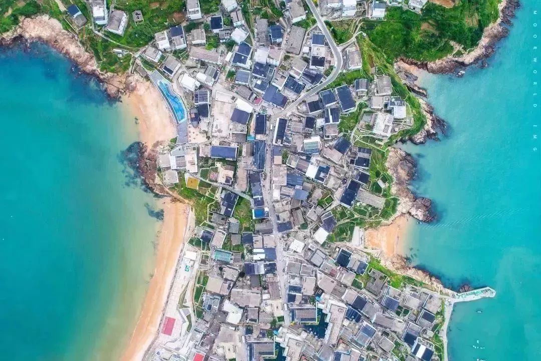 享受睡在床上看海,躺在床上看海的海景房