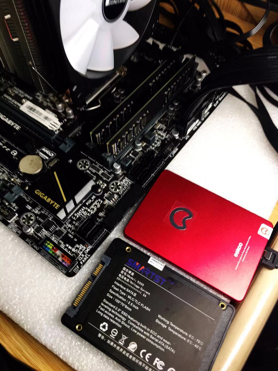 同样的硬盘的价格为什么差那么多,同样容量的硬盘价格不一样