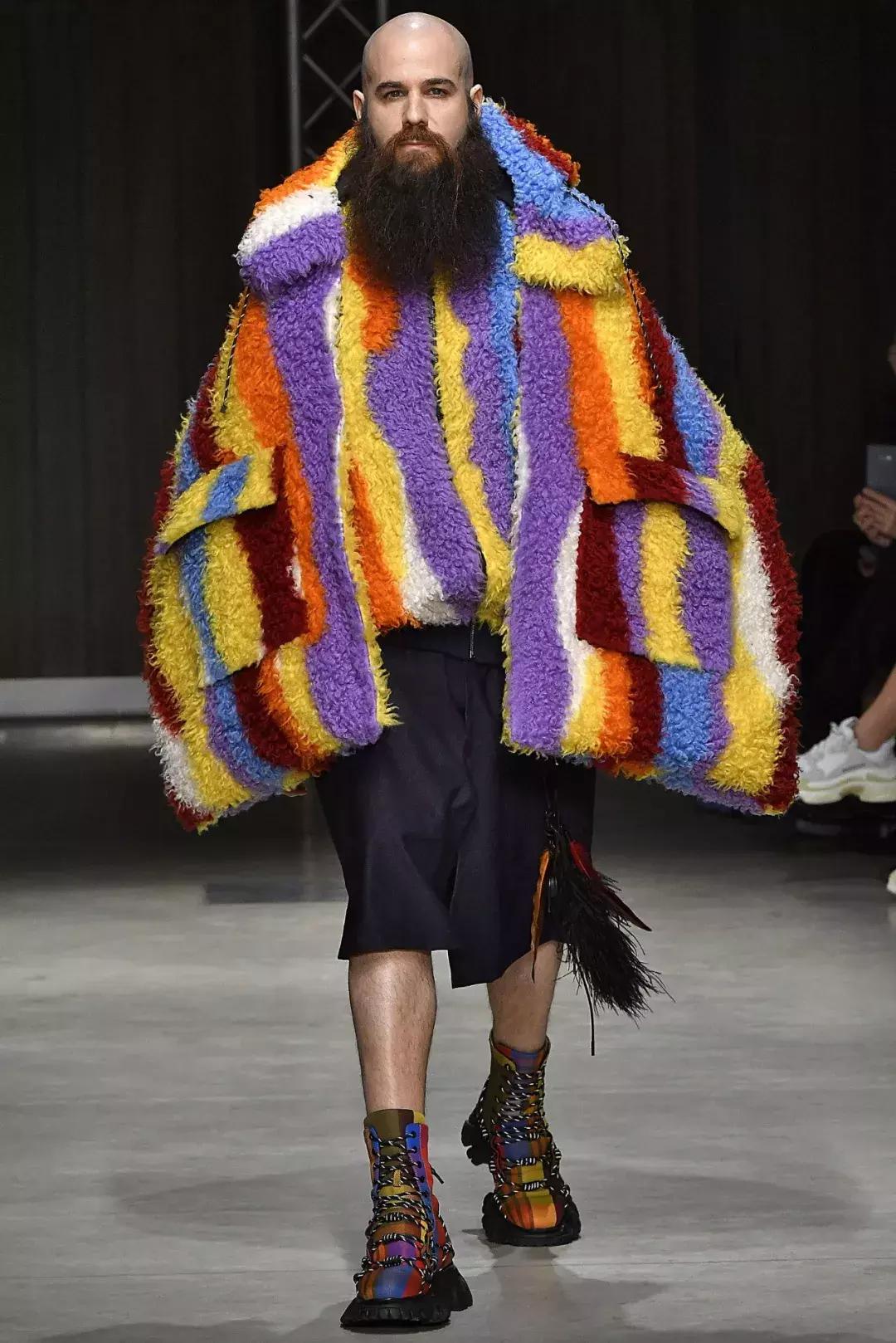 米兰时装周明星造型和模特对比,米兰时装周明星看秀造型