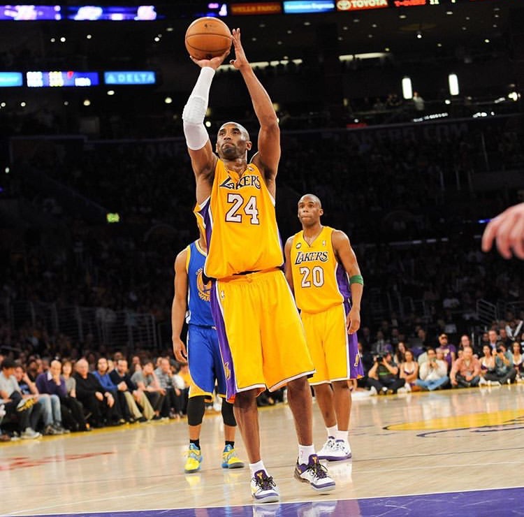 220块钱买到Nike史上最便宜篮球鞋,科比球鞋系列