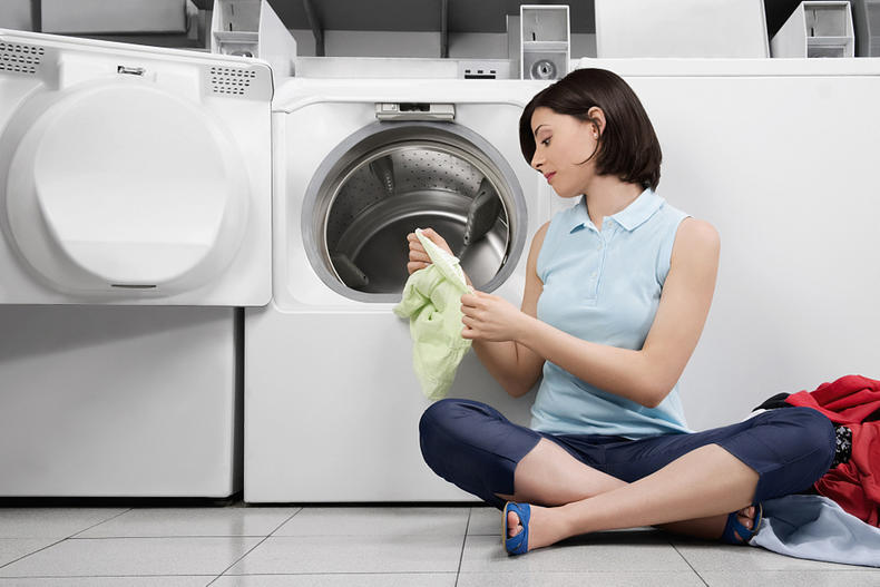 新衣服好脏不要水怎么洗,新衣服怎么洗才会变得柔软