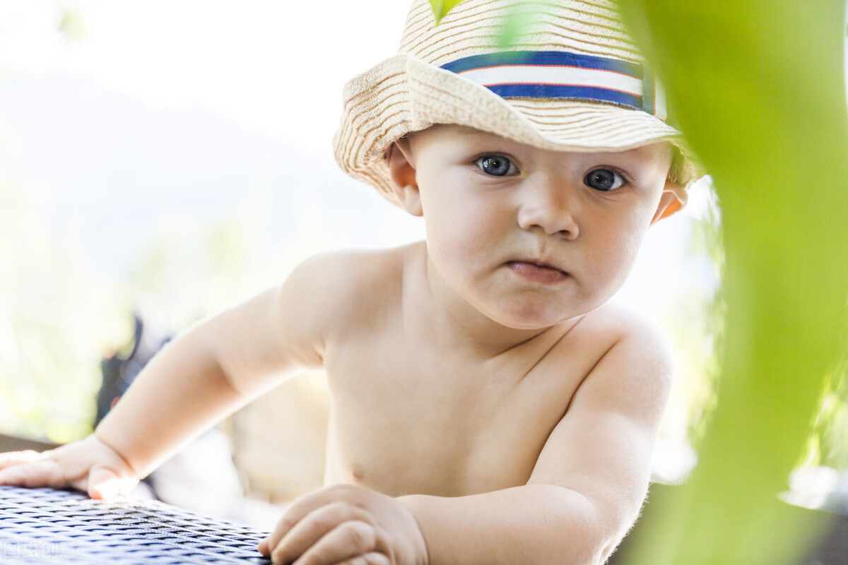 夏天给孩子剃光头,夏天太热了能给孩子剃光头吗