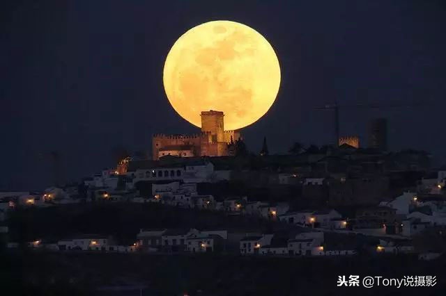 怎样拍摄月亮最好看,如何拍大月亮与实景